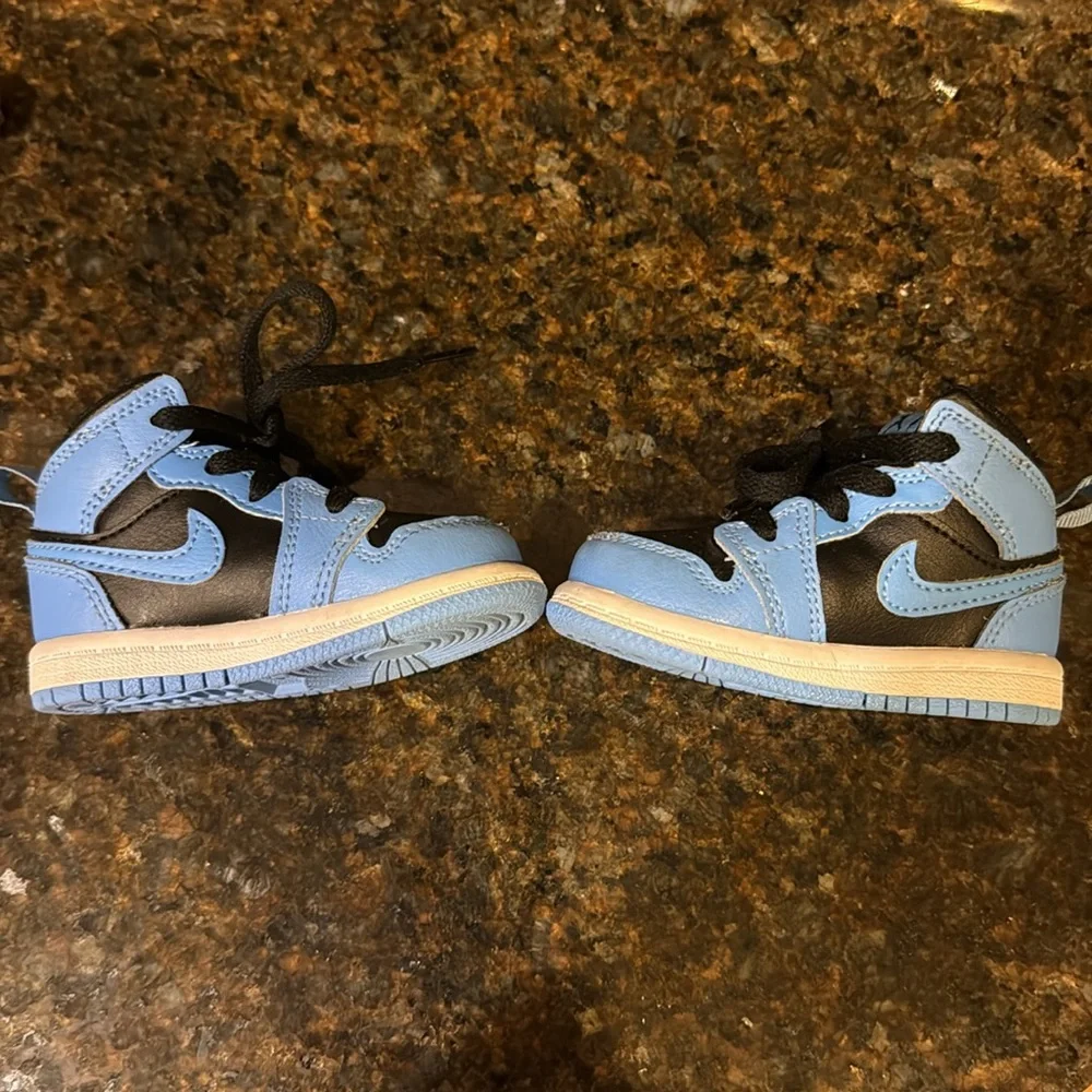 Toddler Jordan 1 Mids 4C